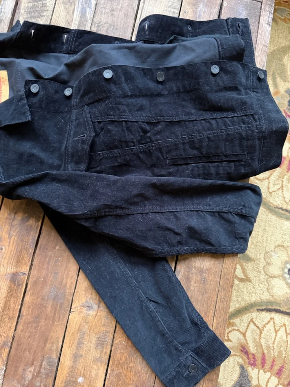Levi's Black Denim Trucker Jacket with Red Tab - Picture 4 of 10